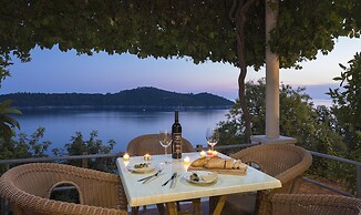 Sea Pearl Apartments by DuHomes