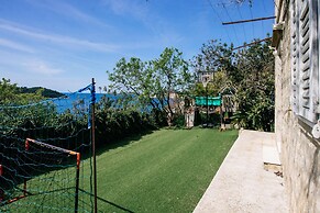 Sea Pearl Apartments by DuHomes