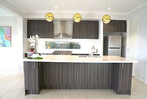 Waterfront Villa in Sanctuary Lakes