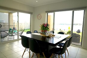 Waterfront Villa in Sanctuary Lakes