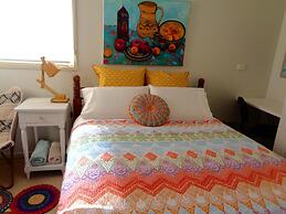 Stylish Comfortable Central Artists Home