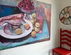 Stylish Comfortable Central Artists Home