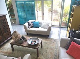 Stylish Comfortable Central Artists Home