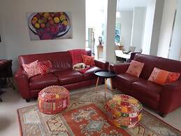 Stylish Comfortable Central Artists Home