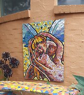 Stylish Comfortable Central Artists Home