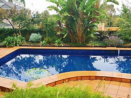 Stylish Comfortable Central Artists Home