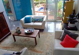 Stylish Comfortable Central Artists Home