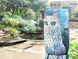 Stylish Comfortable Central Artists Home