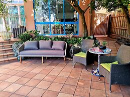 Stylish Comfortable Central Artists Home