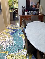 Stylish Comfortable Central Artists Home