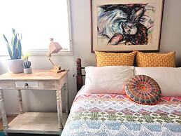 Stylish Comfortable Central Artists Home