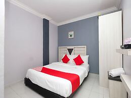 OYO 89587 IM Hotel