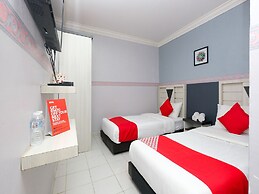 OYO 89587 IM Hotel