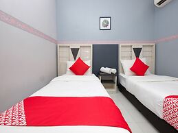 OYO 89587 IM Hotel