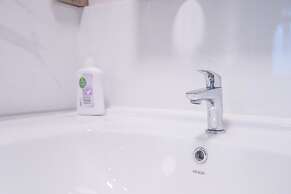 OYO Home 89312 Fantastic 1 Bedroom Starview