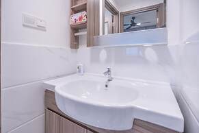 OYO Home 89312 Fantastic 1 Bedroom Starview