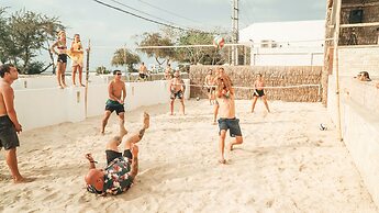 Mad Monkey Gili Trawangan - Hostel