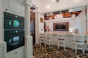 Classy 4-BR Seaview Villa at Surin Beach