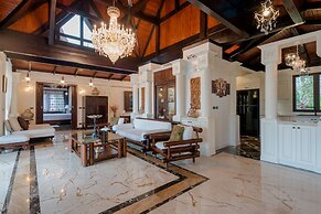 Classy 4-BR Seaview Villa at Surin Beach