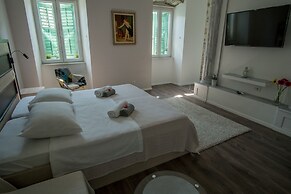 JR Luxury Guesthouse