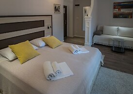 JR Luxury Guesthouse