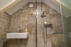 JR Luxury Guesthouse 2