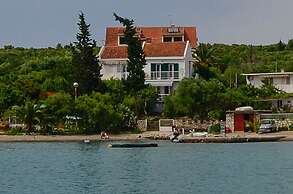 Holiday Home Lovište