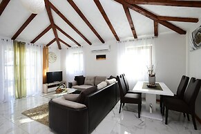 The Hidden Treasure Village - 3 Villas