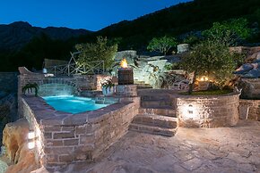 The Hidden Treasure Village - 3 Villas