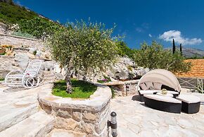 The Hidden Treasure Village - 3 Villas