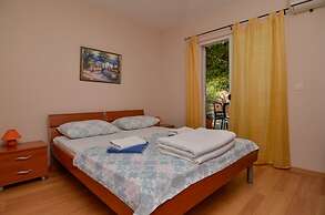 Studio Apartments Lulak