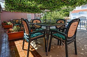 Studio Apartments Lulak