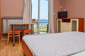 Studio Apartments Lulak