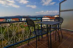 Studio Apartments Lulak