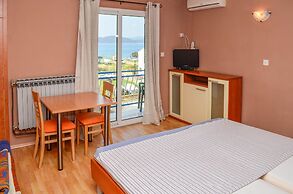 Studio Apartments Lulak
