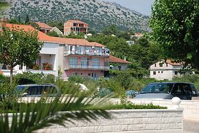 Studio Apartments Lulak