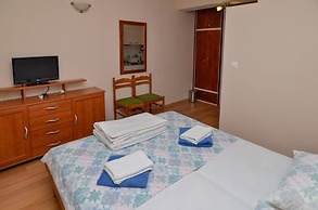 Studio Apartments Lulak