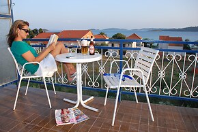 Studio Apartments Lulak