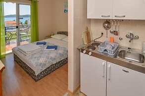 Studio Apartments Lulak