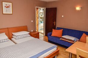 Studio Apartments Lulak