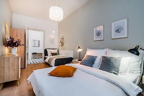 Royal APTs Prague by Michal&Friends