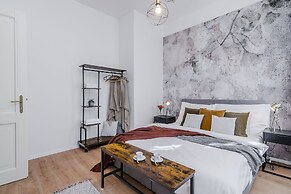 Royal APTs Prague by Michal&Friends