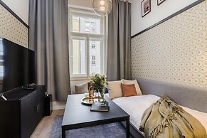 Royal APTs Prague by Michal&Friends