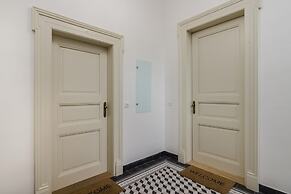 Royal APTs Prague by Michal&Friends