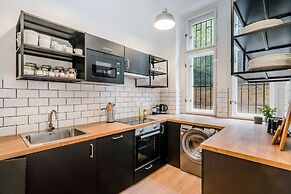 Modern APT in Center by Michal&Friends