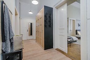 Modern APT in Center by Michal&Friends