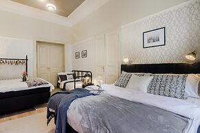 Modern APT in Center by Michal&Friends