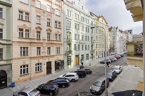 Modern APT in Center by Michal&Friends