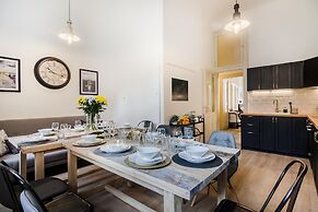 Modern APT in Center by Michal&Friends