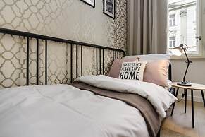 Modern APT in Center by Michal&Friends